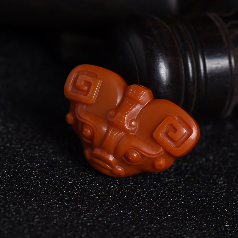 川料南红仿古兽面背云吊坠-红掌柜