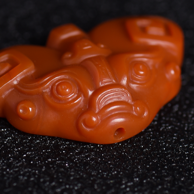 南红仿古兽面背云吊坠-红掌柜