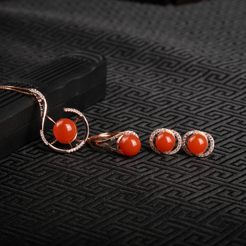 银镶樱桃红南红戒指-红掌柜