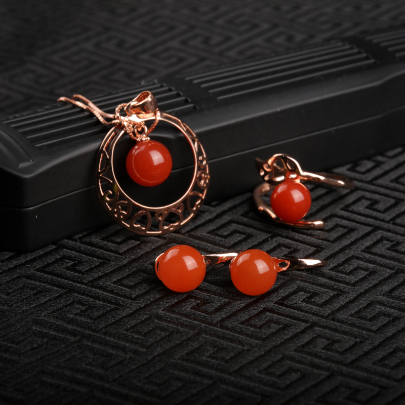 银镶樱桃红南红耳钉-红掌柜