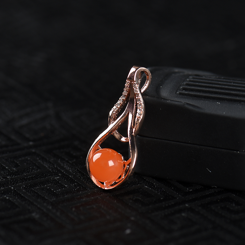 天然樱桃红南红玉兰花吊坠-红掌柜