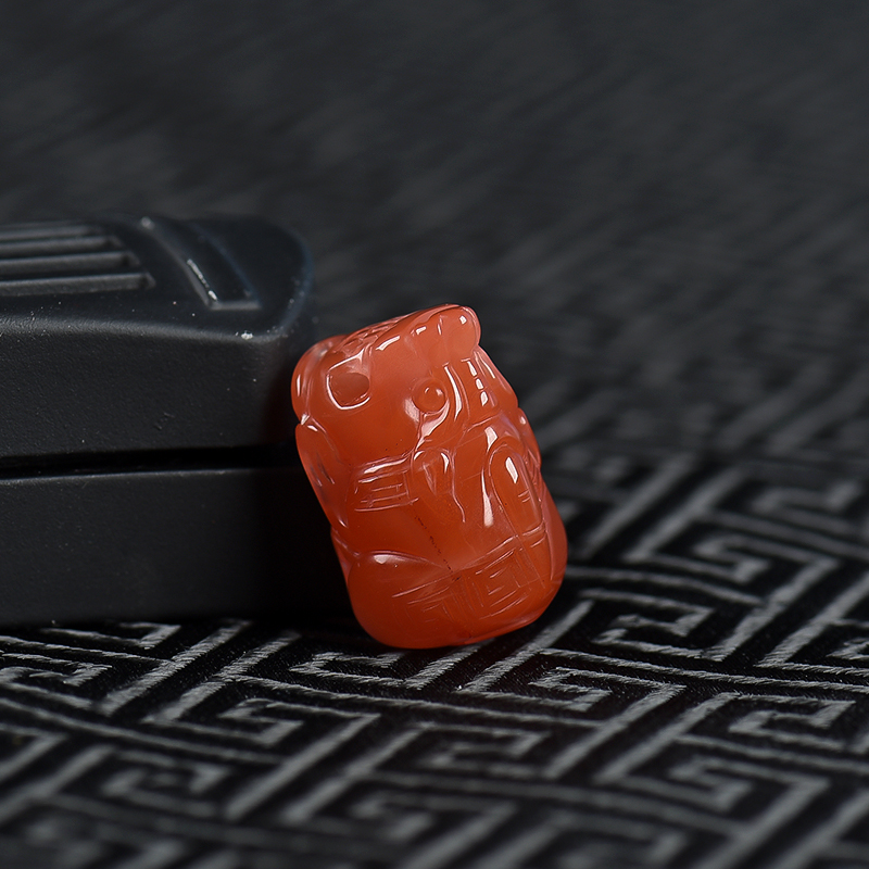 天然樱桃红南红貔貅吊坠-红掌柜