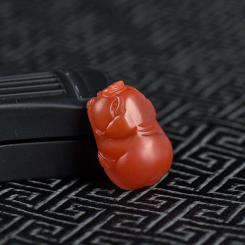 天然樱桃红南红亥猪吊坠-红掌柜