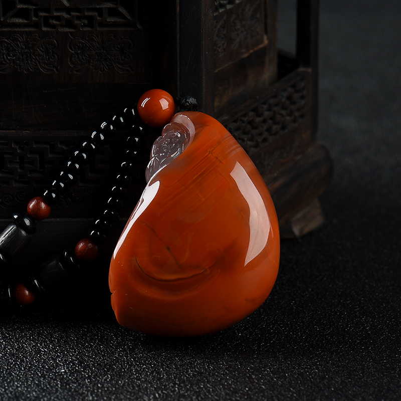 南红美女吊坠 - 红掌柜