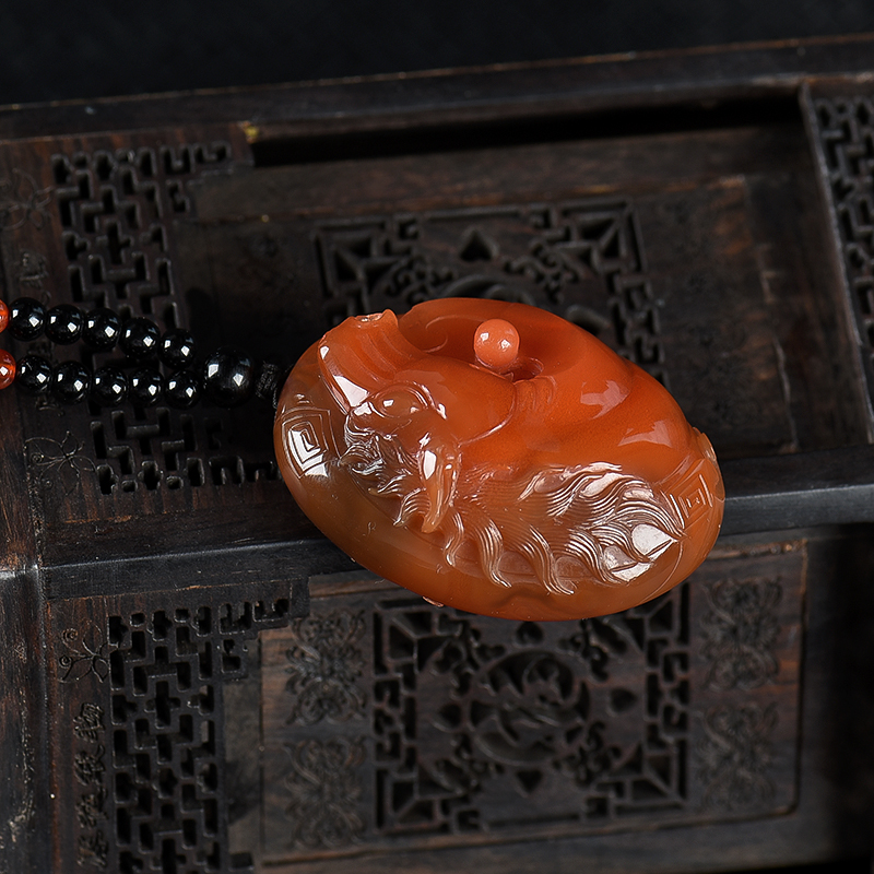 南红午马吊坠-红掌柜