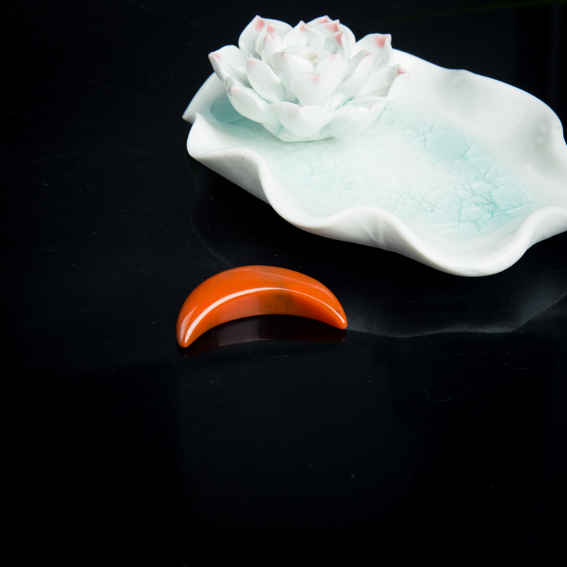 天然南红月牙吊坠-红掌柜