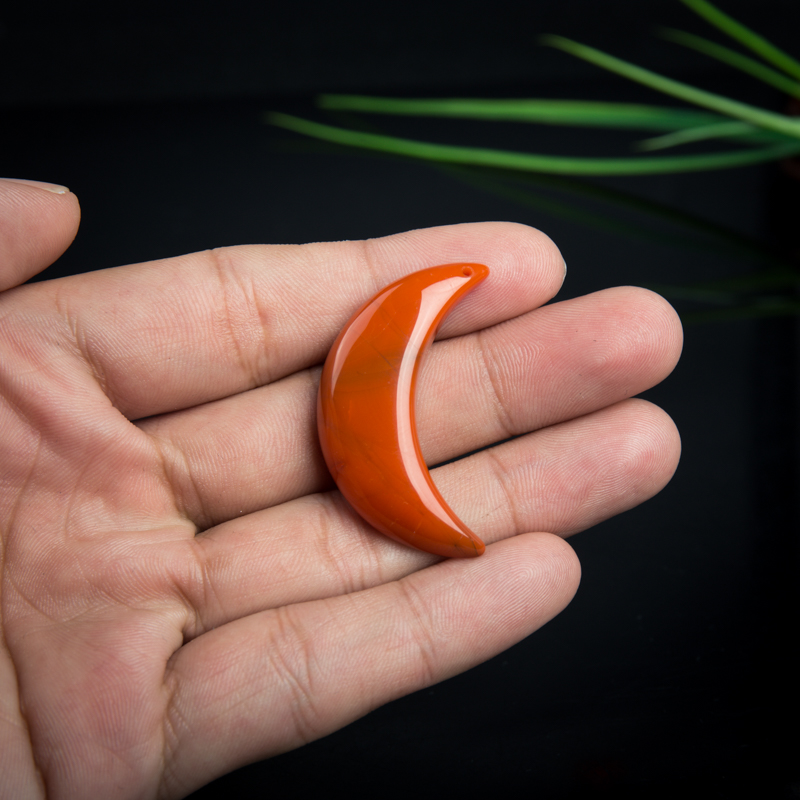 保山南红月牙吊坠-红掌柜