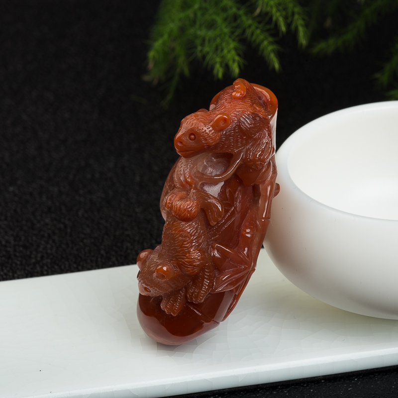 川料俏色南红节节高升吊坠-红掌柜