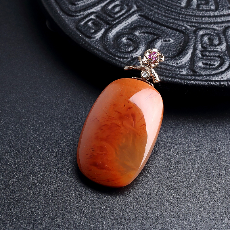 18K镶柿子红南红吊坠-红掌柜