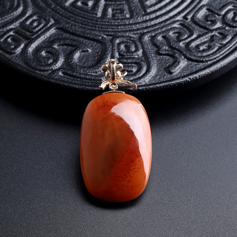 18K镶川料南红吊坠-红掌柜