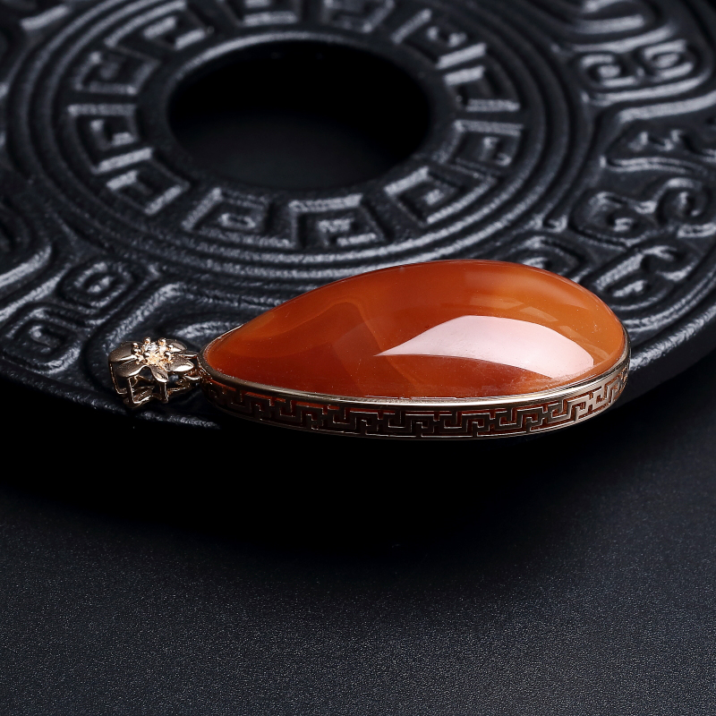 18K镶川料柿子红南红吊坠-红掌柜