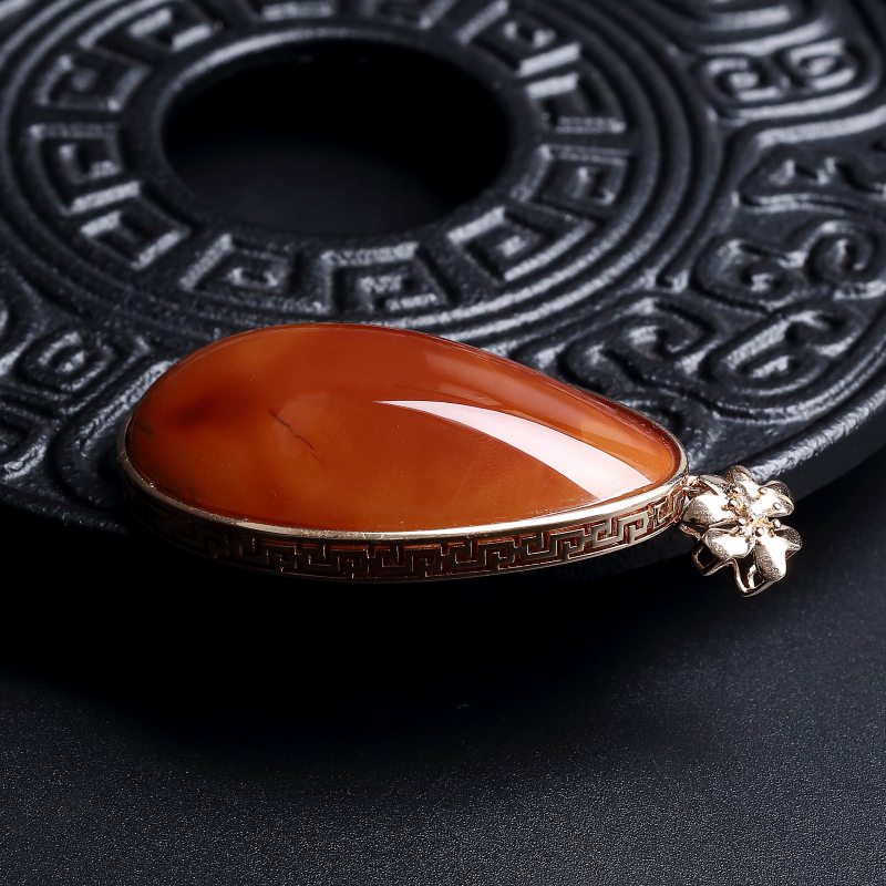 18K镶南红无事牌吊坠-红掌柜