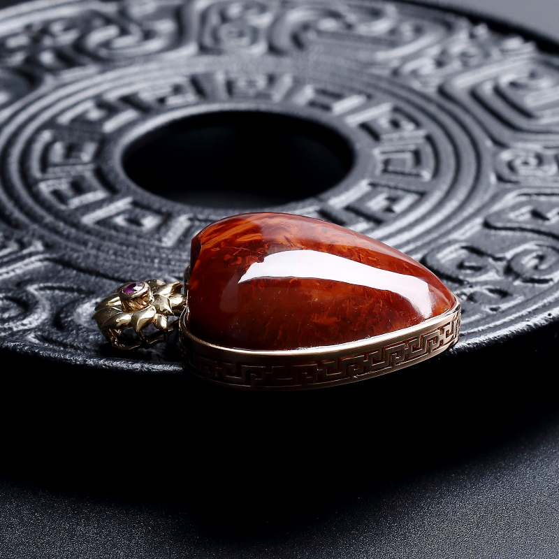 18K镶川料玫瑰红南红心形吊坠-红掌柜