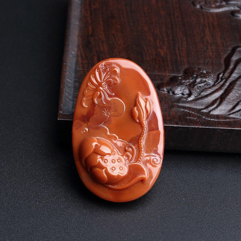 柿子红南红碟恋花吊坠-红掌柜