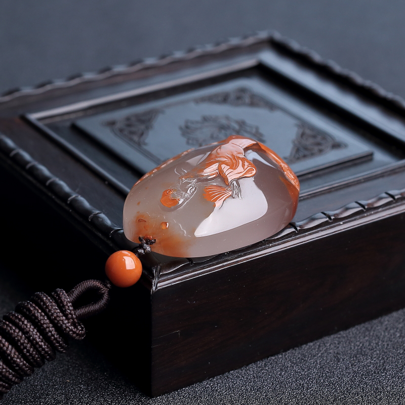 天然南红美女吊坠-红掌柜