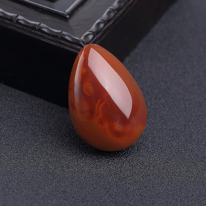 天然俏色南红水滴吊坠-红掌柜