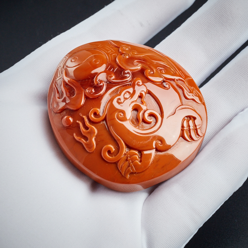 川料柿子红南红仿古龙牌挂坠 - 红掌柜珠宝