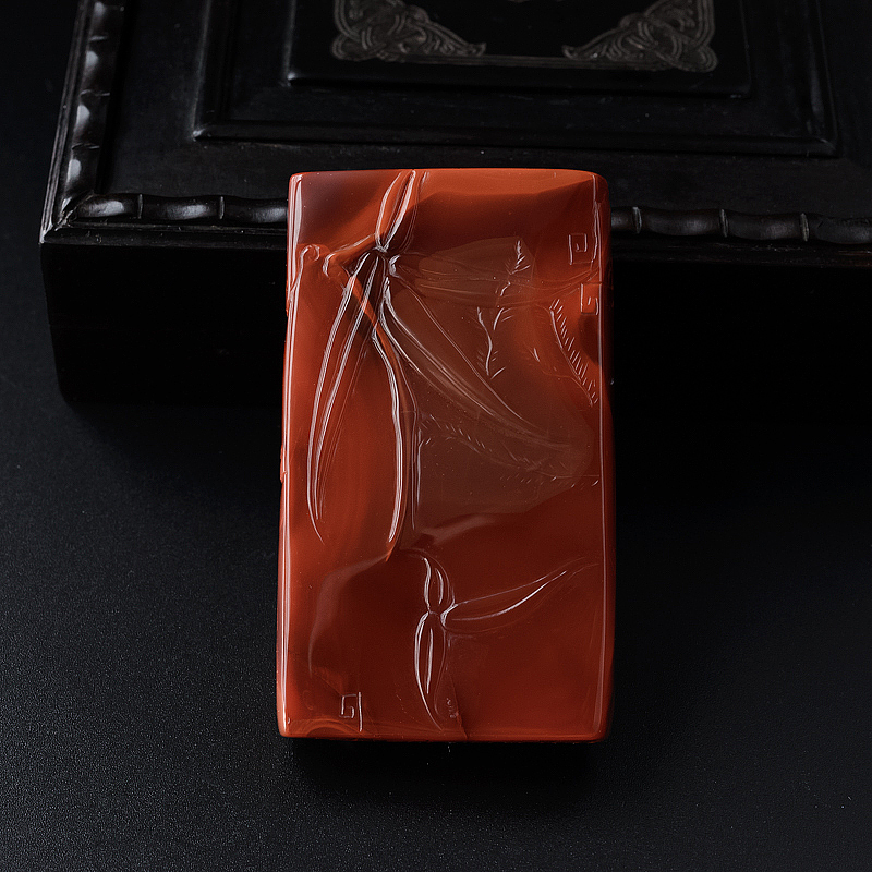 川料俏色南红龙凤呈祥吊坠-红掌柜