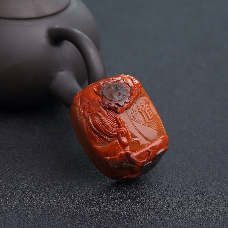 天然铁皮包浆料南红得道吊坠-红掌柜