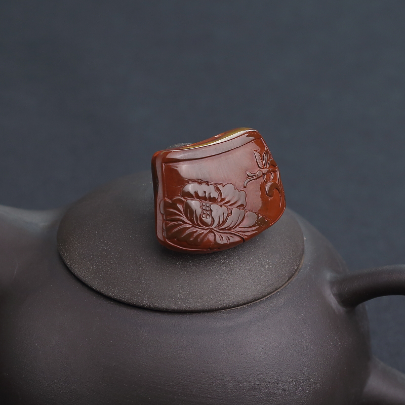 天然俏色南红蝶恋花吊坠-红掌柜