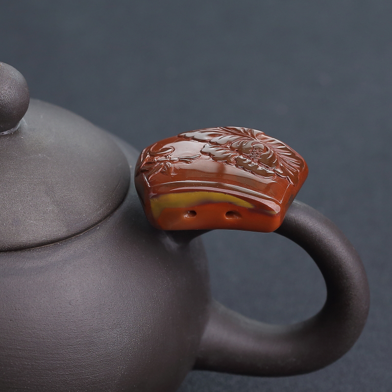 波罗的海天然俏色南红吊坠-红掌柜