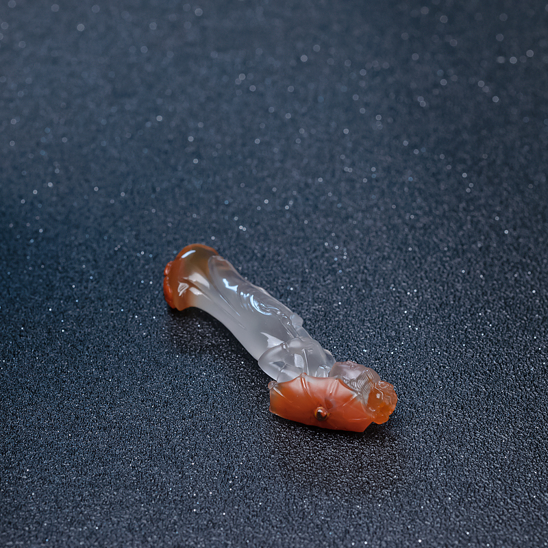 川料南红美女吊坠-红掌柜