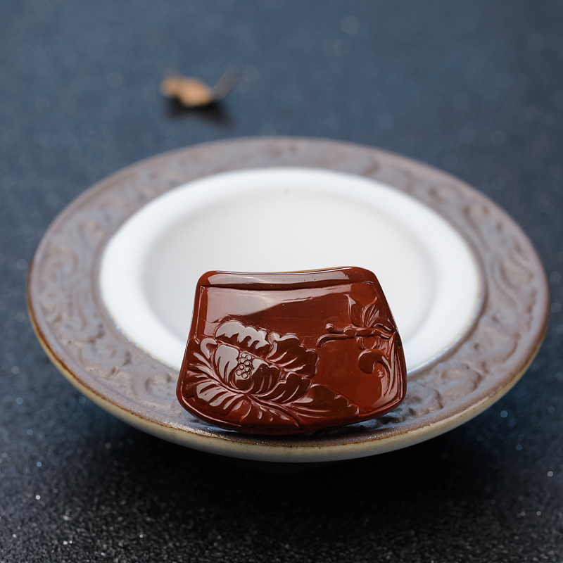 俏色南红蝶恋花吊坠-红掌柜