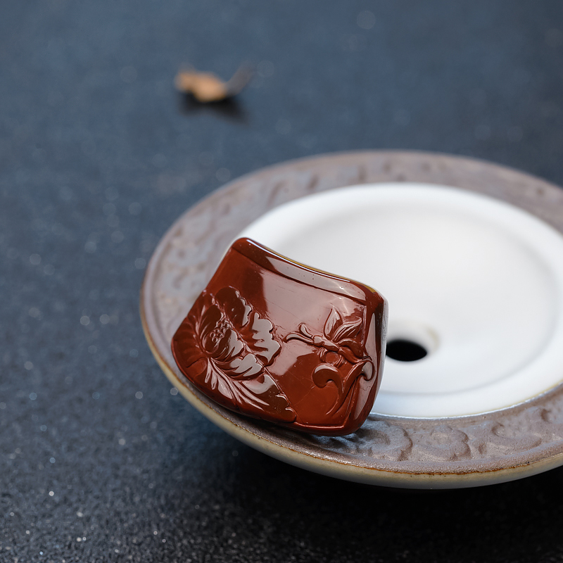 南红蝶恋花吊坠-红掌柜