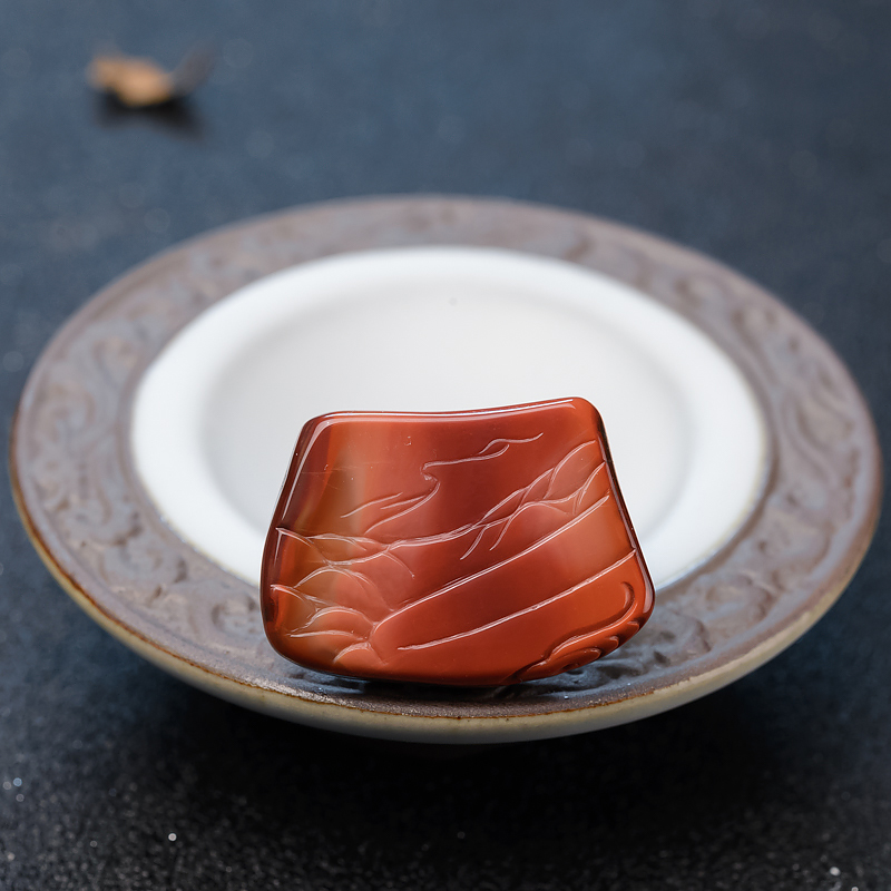 俏色南红蝶恋花-红掌柜