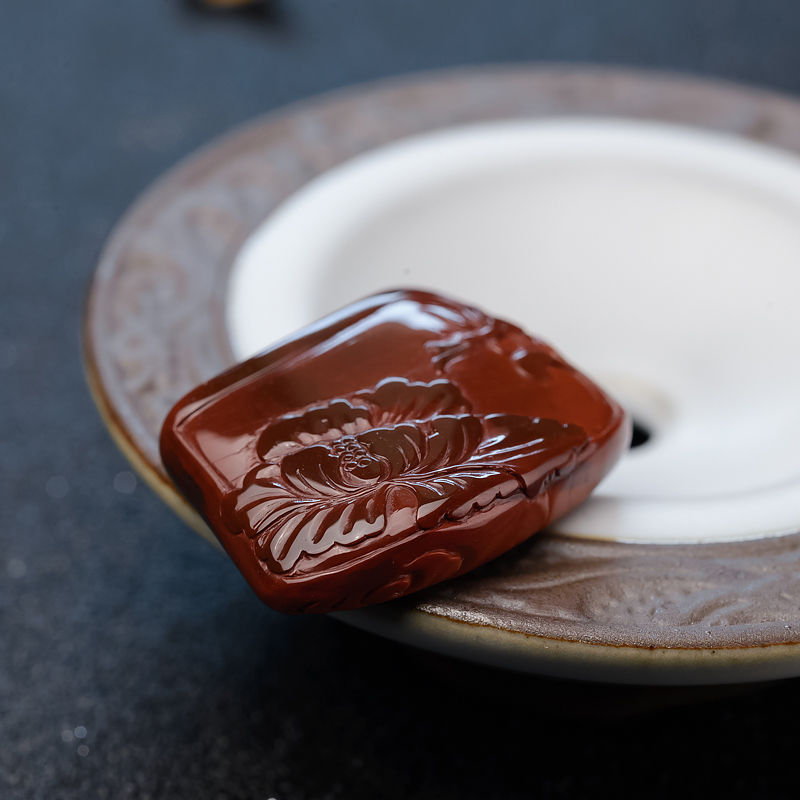 天然南红蝶恋花吊坠-红掌柜