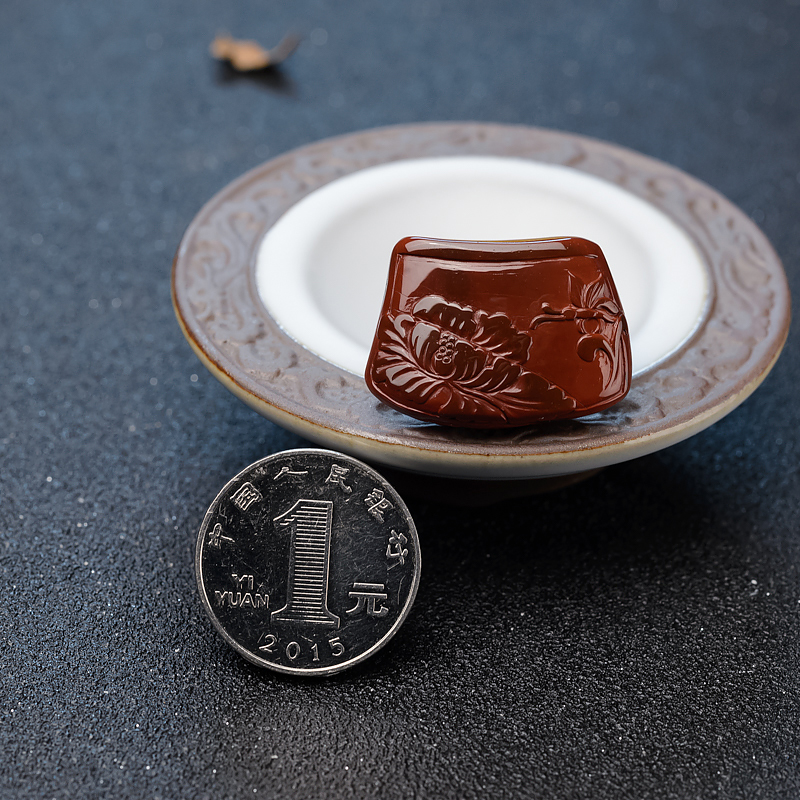 天然俏色南红蝶恋花吊坠-红掌柜