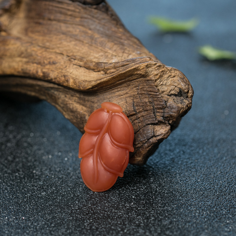 天然柿子红南红叶子吊坠-红掌柜