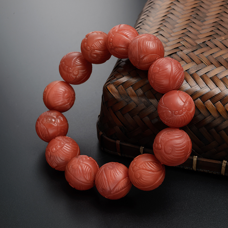 满肉南红俏雕手串-红掌柜