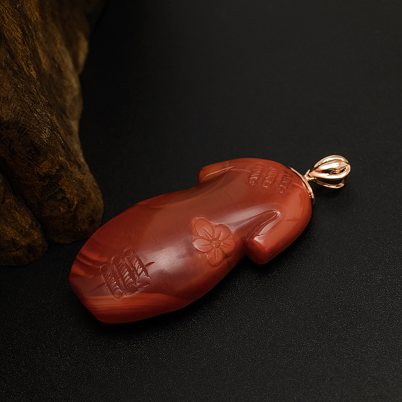 川料南红旗袍吊坠-红掌柜