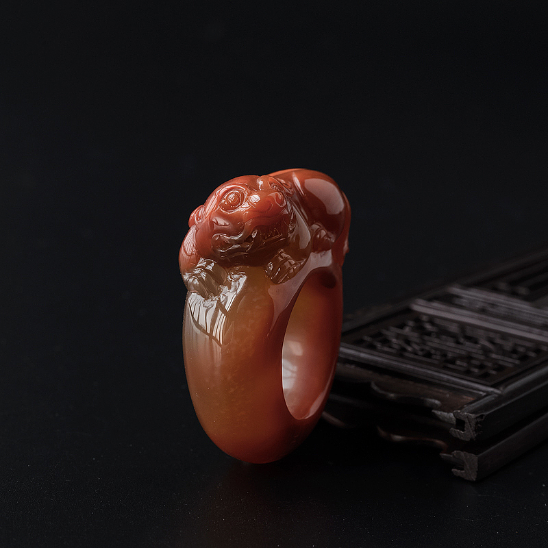 天然南红貔貅扳指-红掌柜
