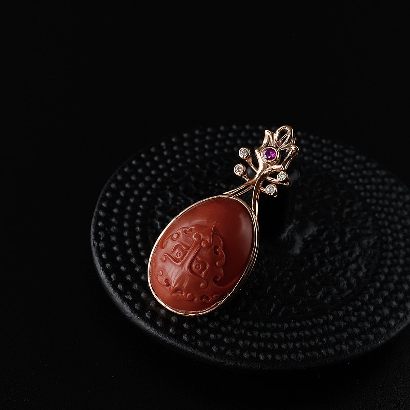 仿古琵琶南红吊坠-红掌柜