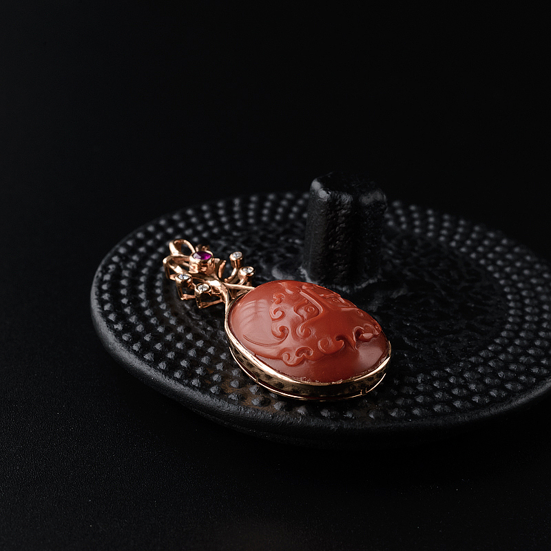 18K金镶仿古南红吊坠-红掌柜