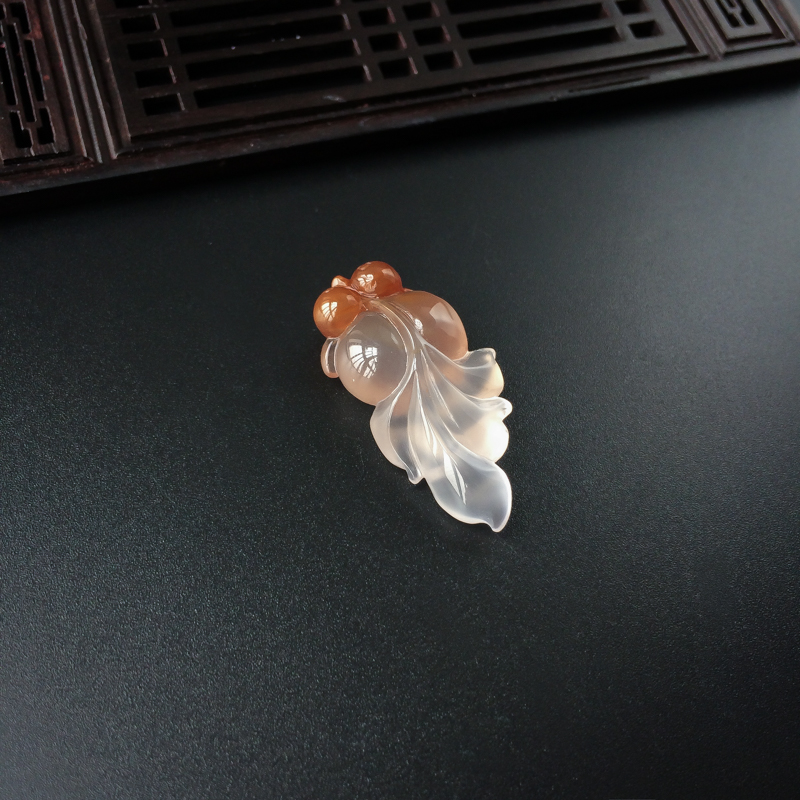 南红金鱼吊坠-红掌柜