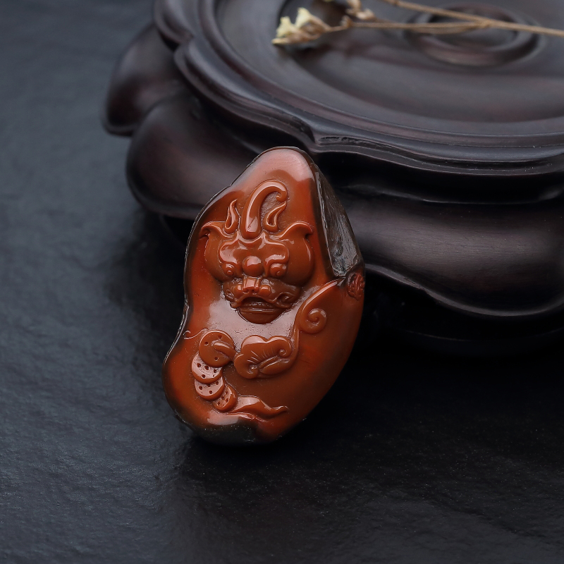 铁皮包浆料南红貔貅吊坠-红掌柜