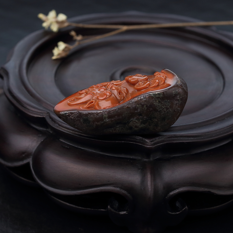 天然铁皮包浆料南红吊坠-红掌柜