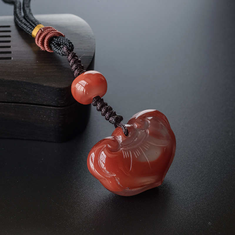 川料冰飘南红平安锁手把件-红掌柜