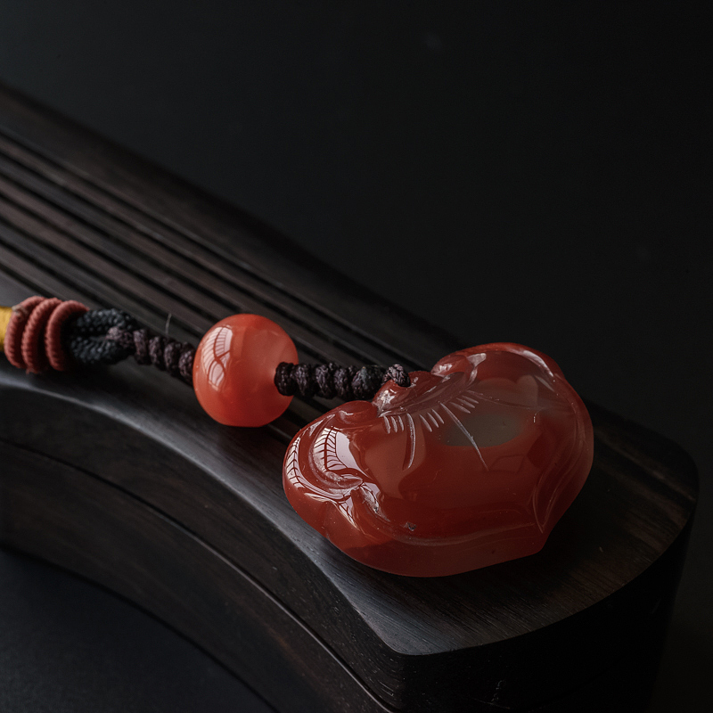 川料天然冰飘南红手把件-红掌柜