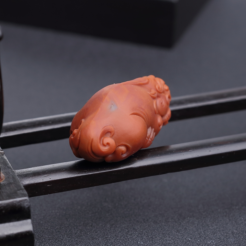 俏色南红貔貅吊坠-红掌柜