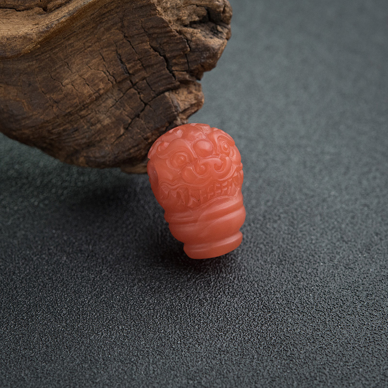 南红兽面三通-红掌柜