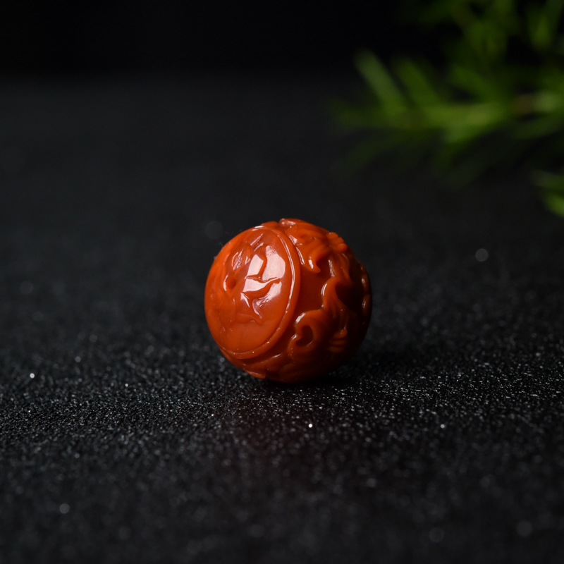 天然南红雕花圆珠-红掌柜
