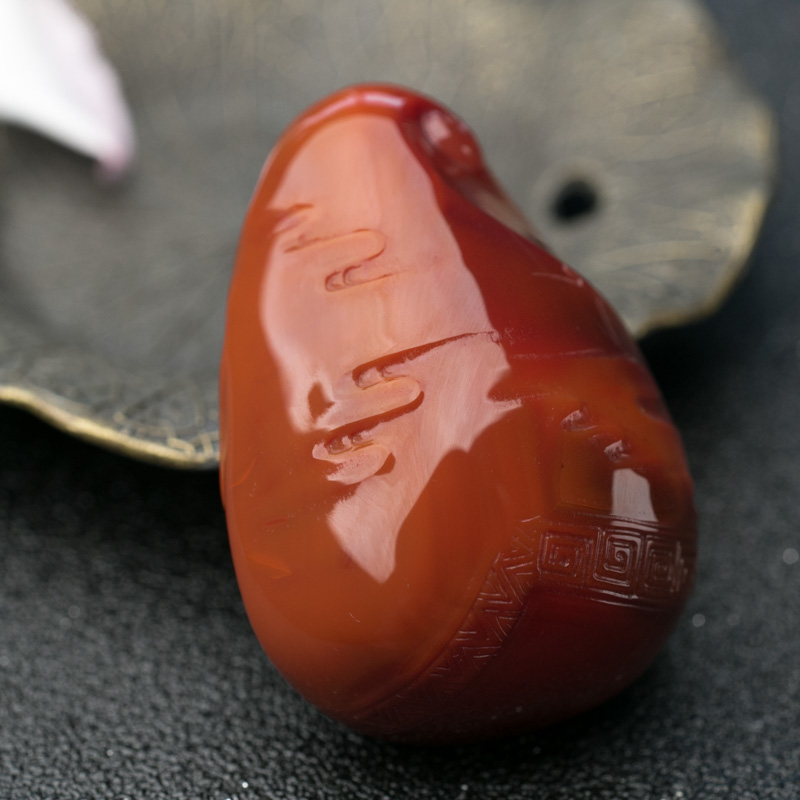 俏色南红万佛朝宗吊坠-红掌柜