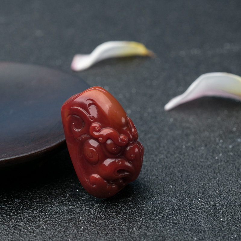 川料柿子红南红兽面吊坠-红掌柜