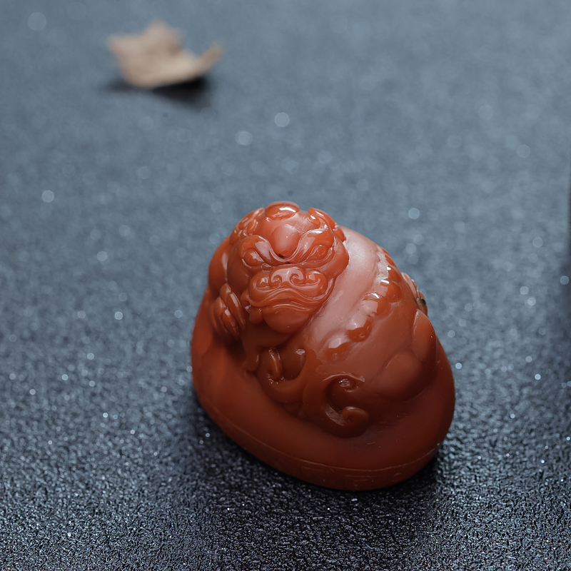 川料南红貔貅小摆件-红掌柜