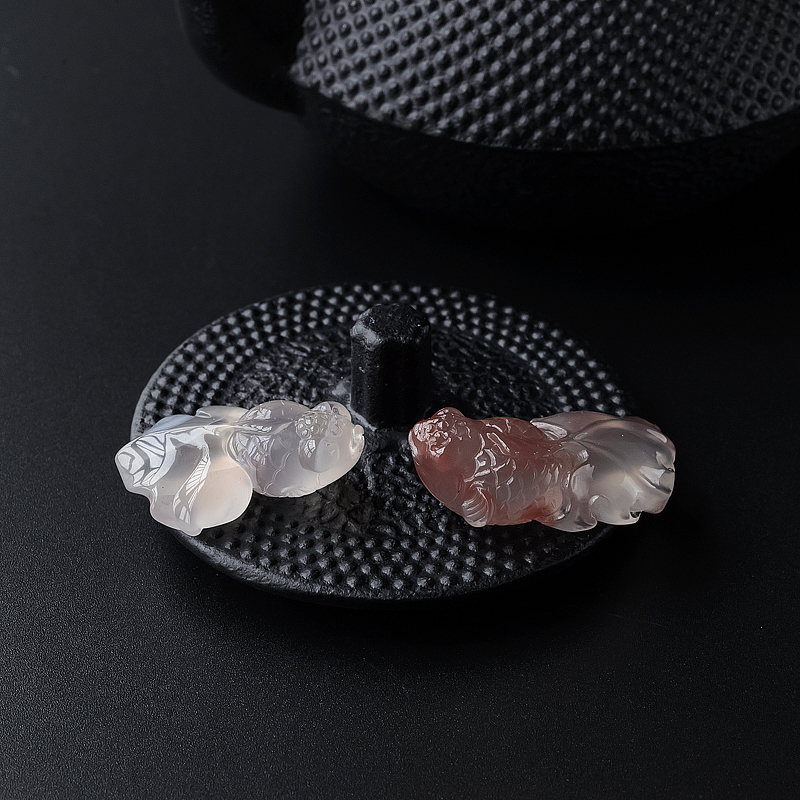 冰飘金鱼南红吊坠 - 红掌柜