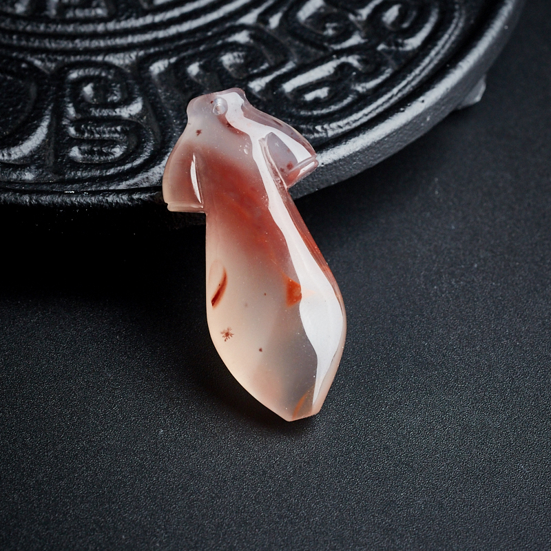 天然南红旗袍吊坠-红掌柜